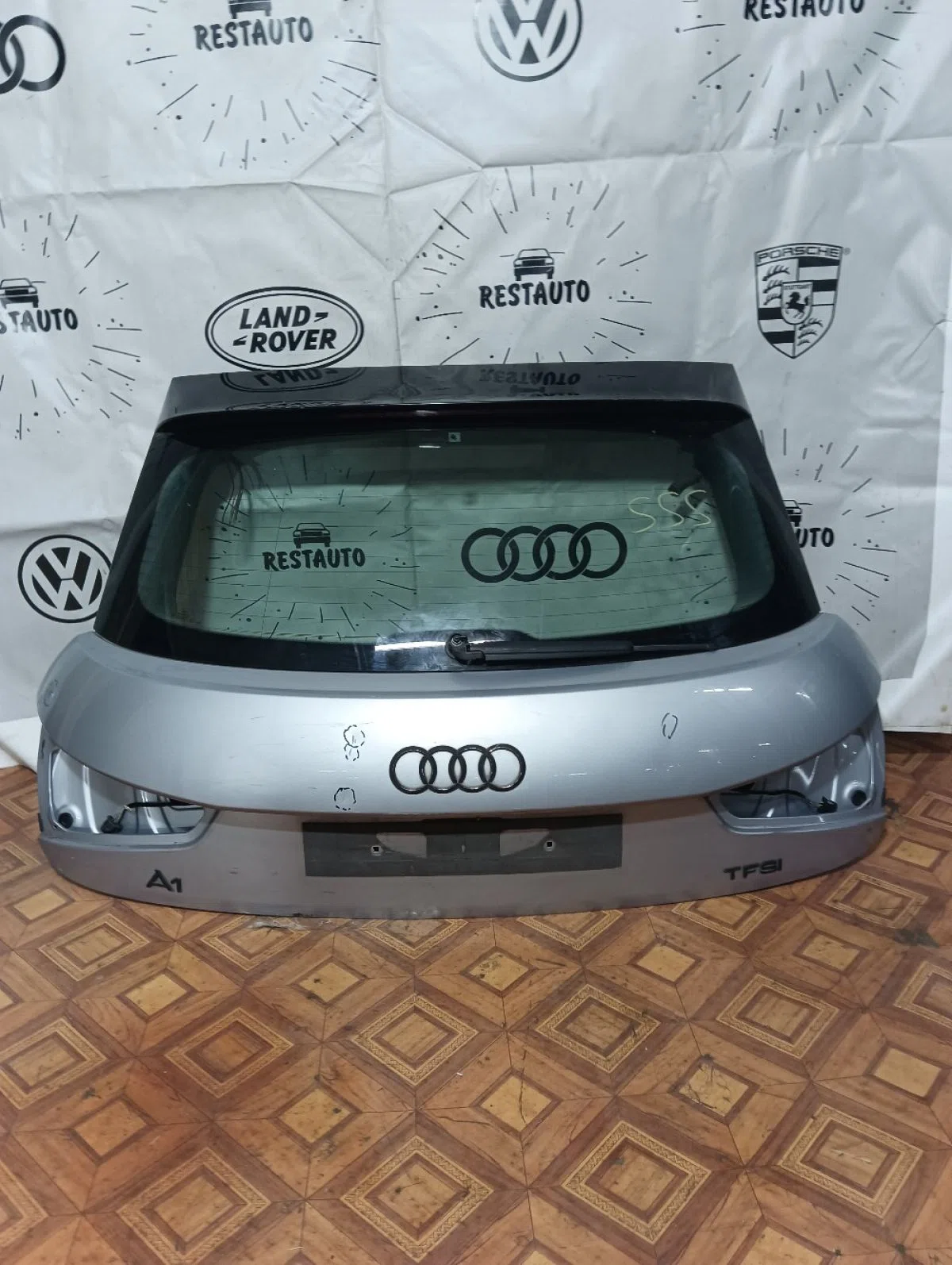 Крышка (дверь) багажника Audi A1 8X (2010—2015), фото 1