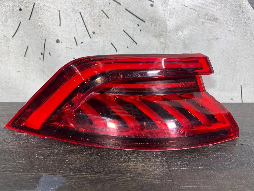 Фонарь задний наружный левый Audi Q8 I (2018—2023), фото 1