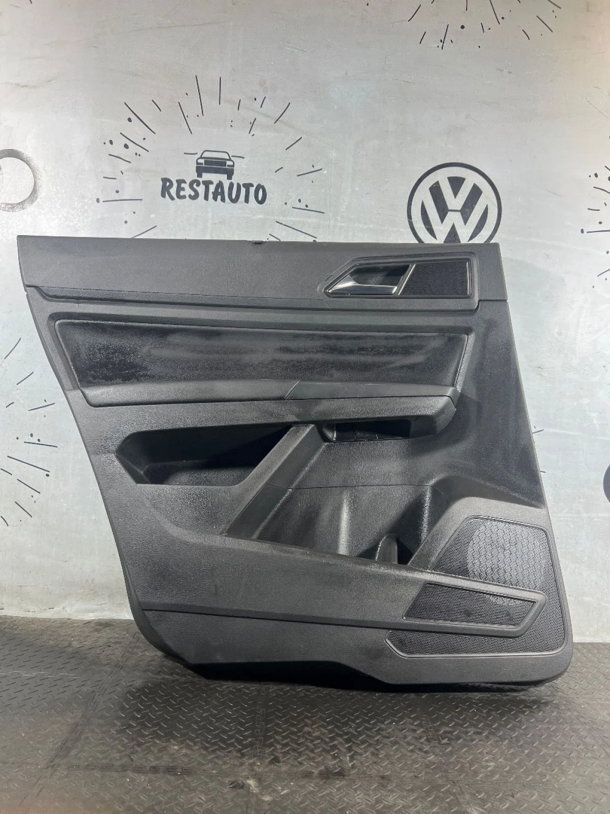 Обшивка двери задней левой Volkswagen Teramont I (2017—2021), фото 1