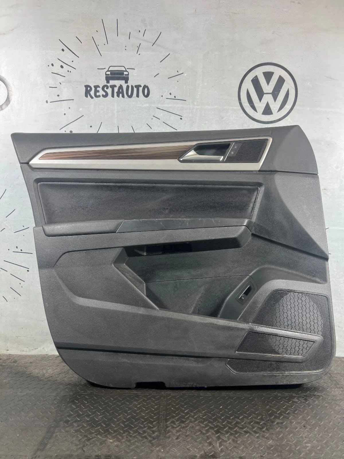 Обшивка двери передней левой Volkswagen Tiguan I (2007—2011), фото 1