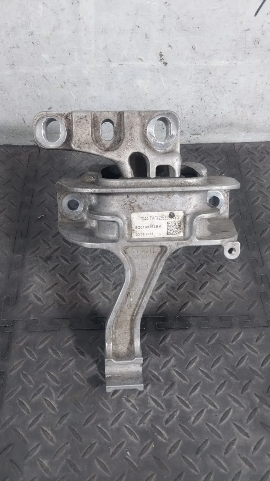 Подушка двигателя Audi A3 8V (2012—2016), фото 1
