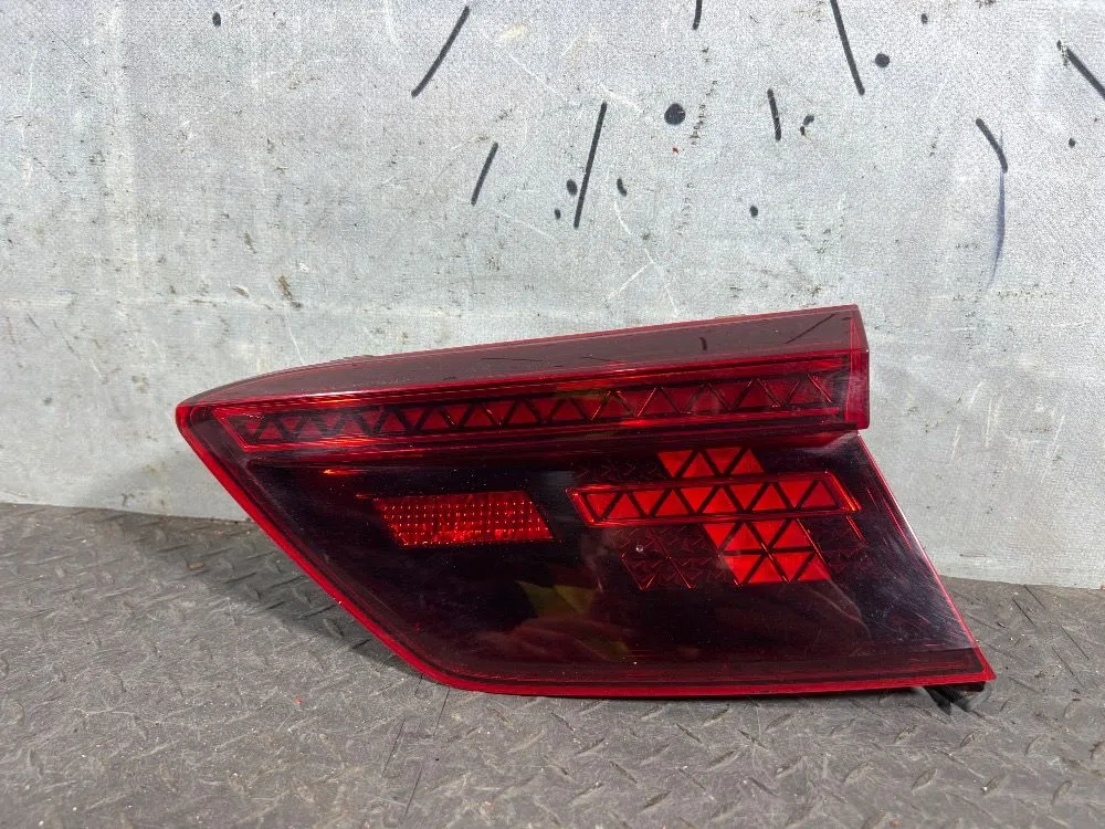 Фонарь задний внутренний правый Volkswagen Tiguan II (2016—2020), фото 1