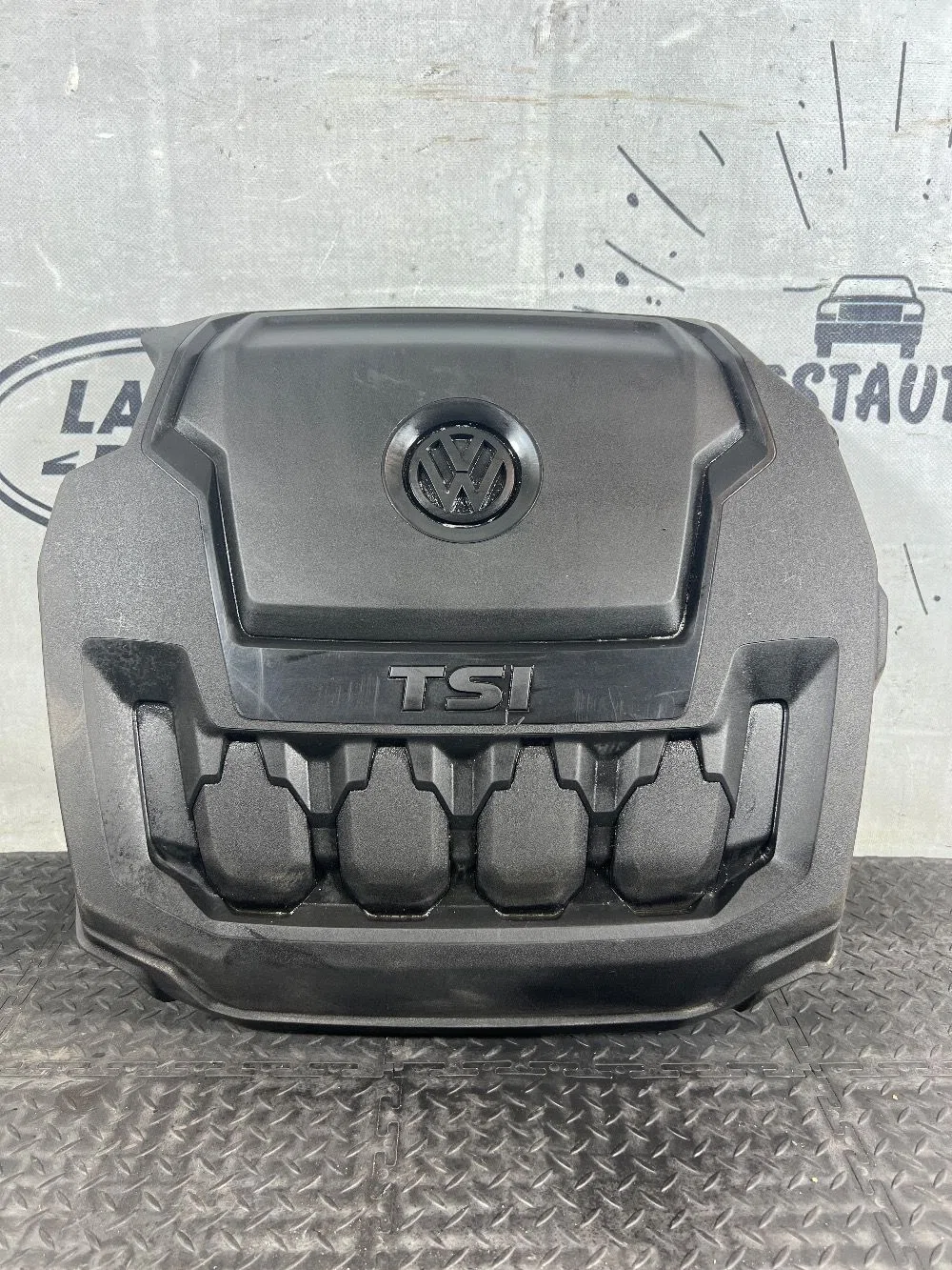 Накладка декоративная на двигатель Volkswagen Tiguan II (2016—2020), фото 1