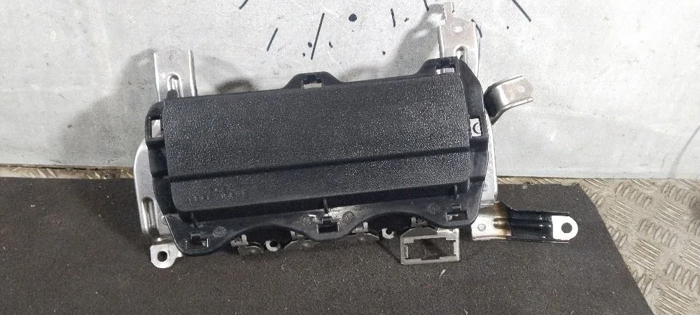 Подушка безопасности нижняя (для колен) Lexus LX J200 рестайлинг 2 (2015—2023), фото 1