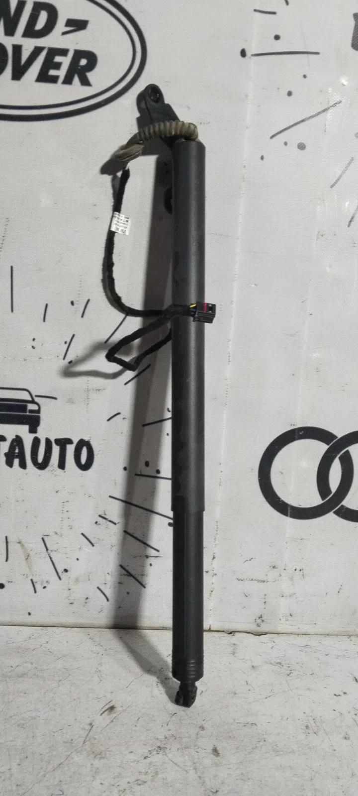 Амортизатор двери багажника Audi Q3 I рестайлинг (2014—2018), фото 1