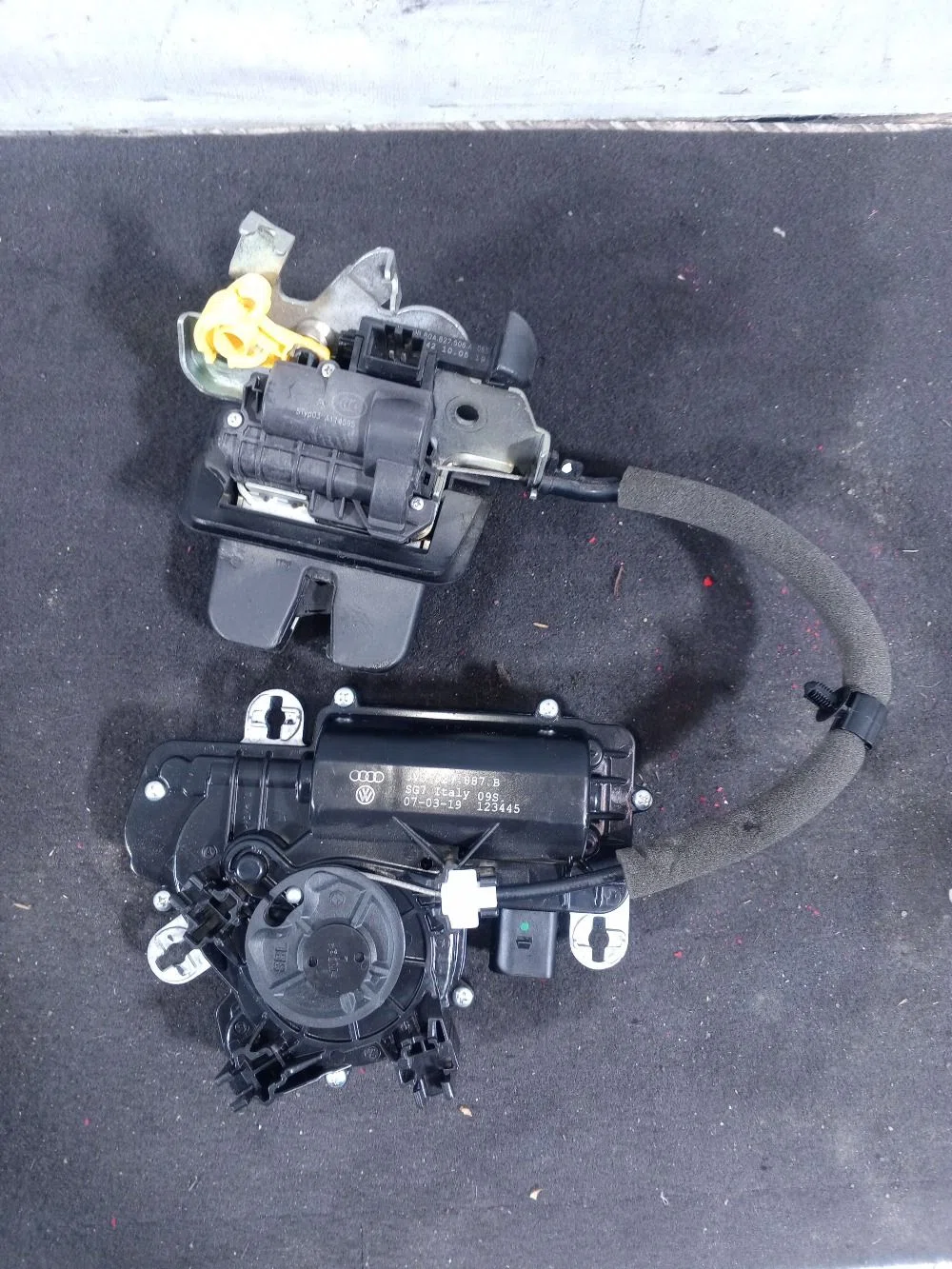 Доводчик багажной двери Audi Q5 II (2016—2020), фото 1