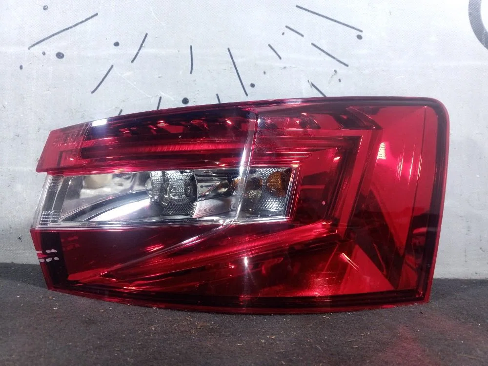 Фонарь задний наружный правый Skoda Superb III рестайлинг (2019—2026), фото 1
