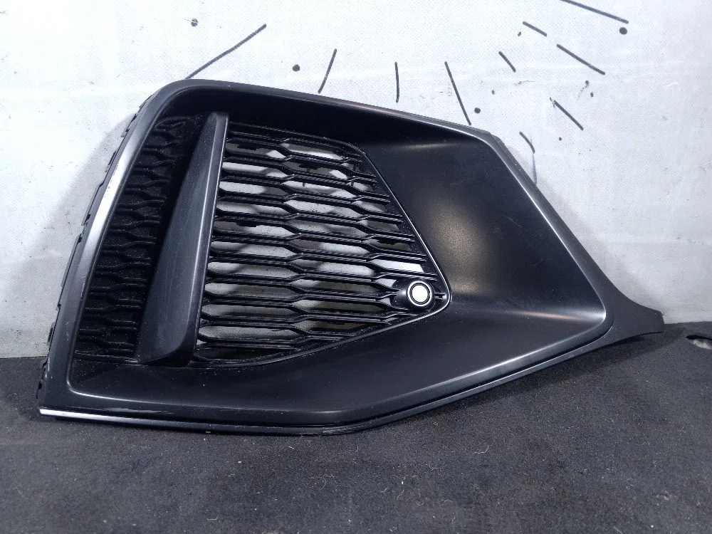 Решетка в бампер правая Audi SQ8 I рестайлинг (2023—2026), фото 1