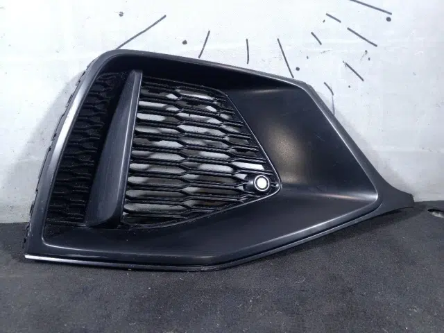 Решетка в бампер правая Audi SQ8 I рестайлинг (2023—2026)