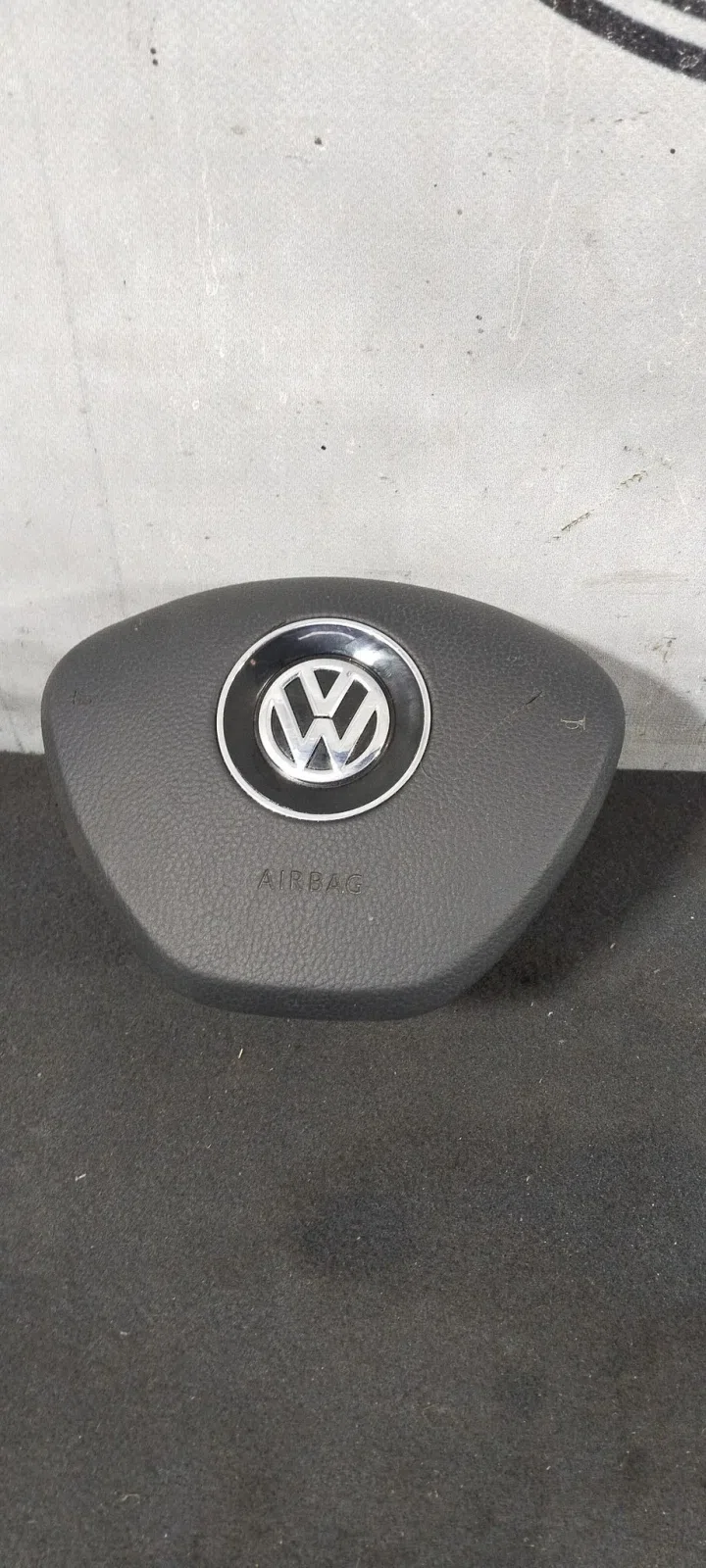 Подушка безопасности в рулевое колесо Volkswagen Amarok I рестайлинг (2016—2023), фото 1