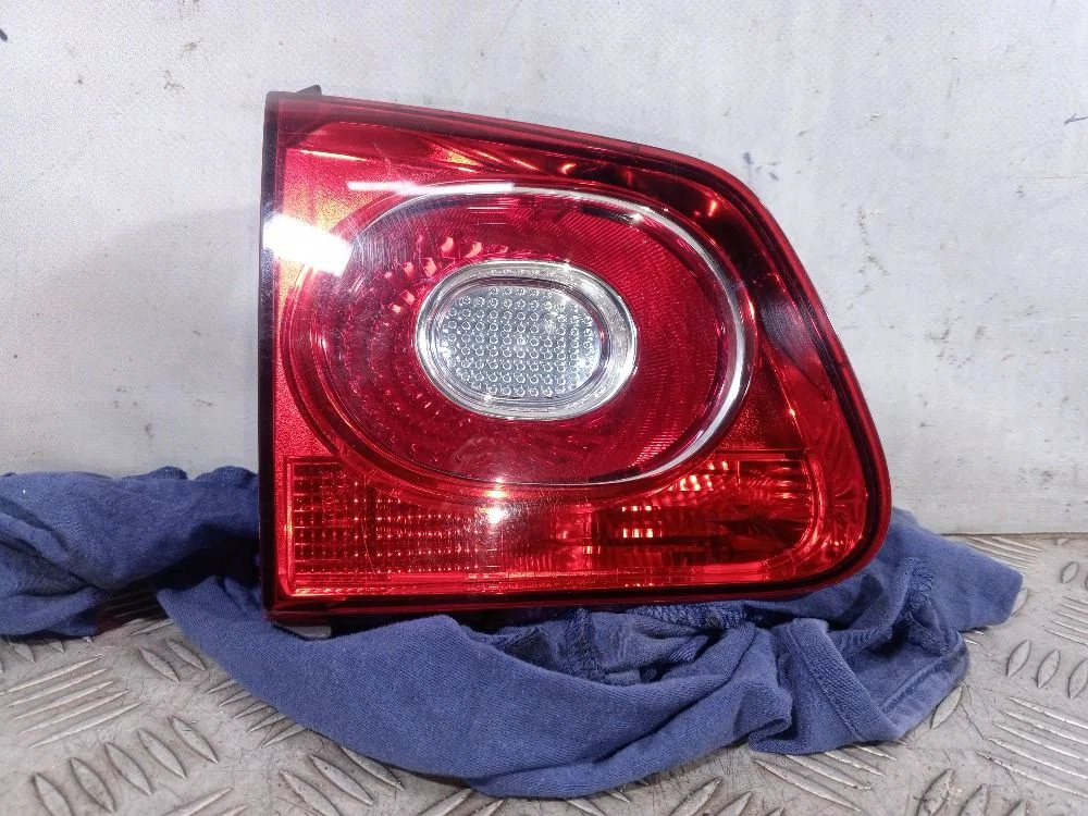 Фонарь задний внутренний левый Volkswagen Tiguan I (2007—2011), фото 1