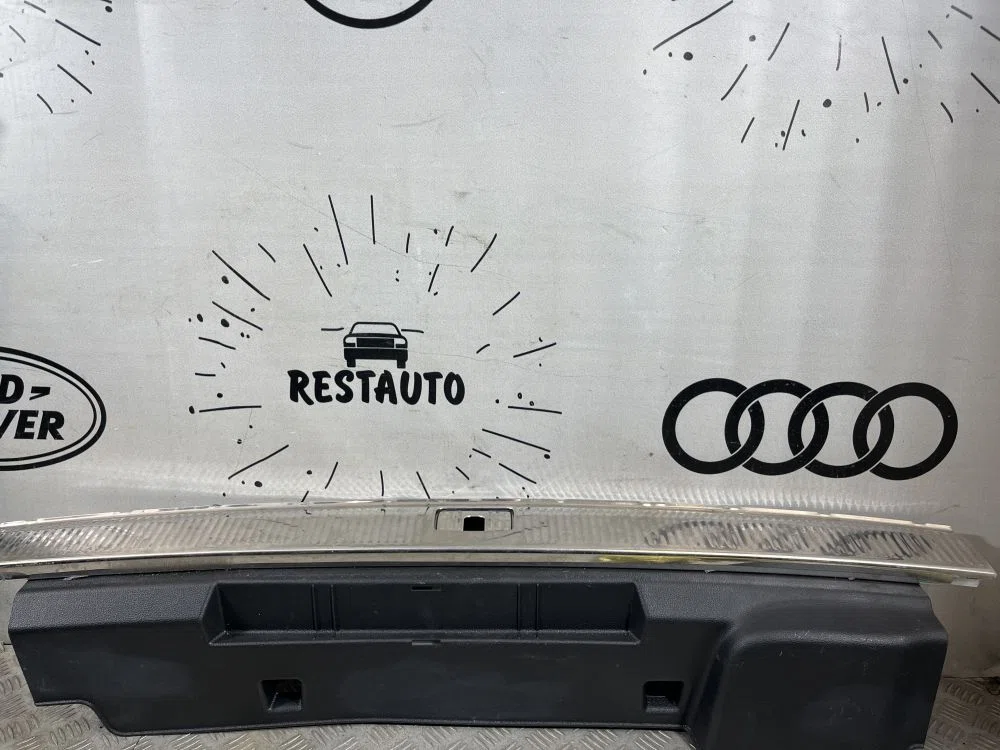 Кожух замка багажника Audi Q7 4M (2015—2020), фото 1