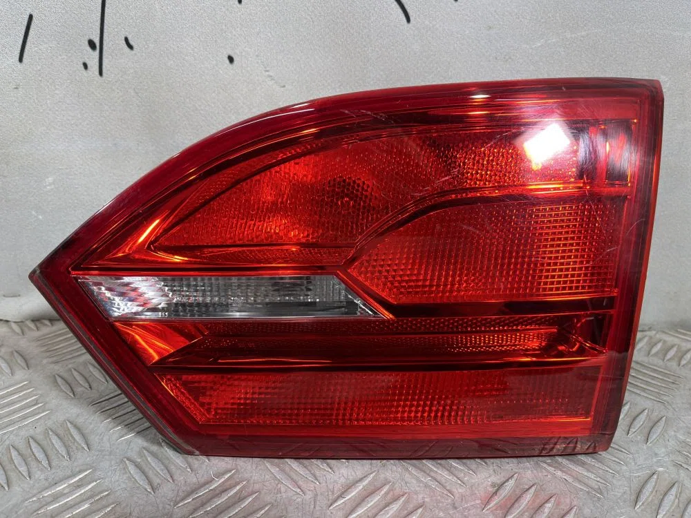Фонарь задний внутренний правый Volkswagen Jetta VI рестайлинг (2014—2019), фото 1