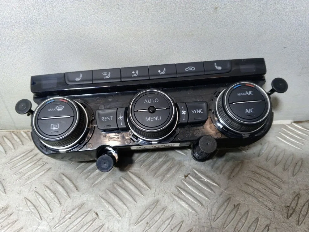 Блок управления климатической установкой Volkswagen Passat B8 (2014—2020), фото 1