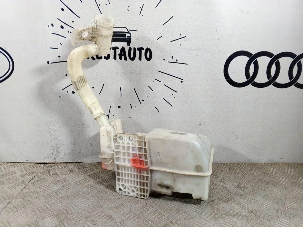 Бачок омывателя лобового стекла Volkswagen Jetta VI рестайлинг (2014—2019), фото 1