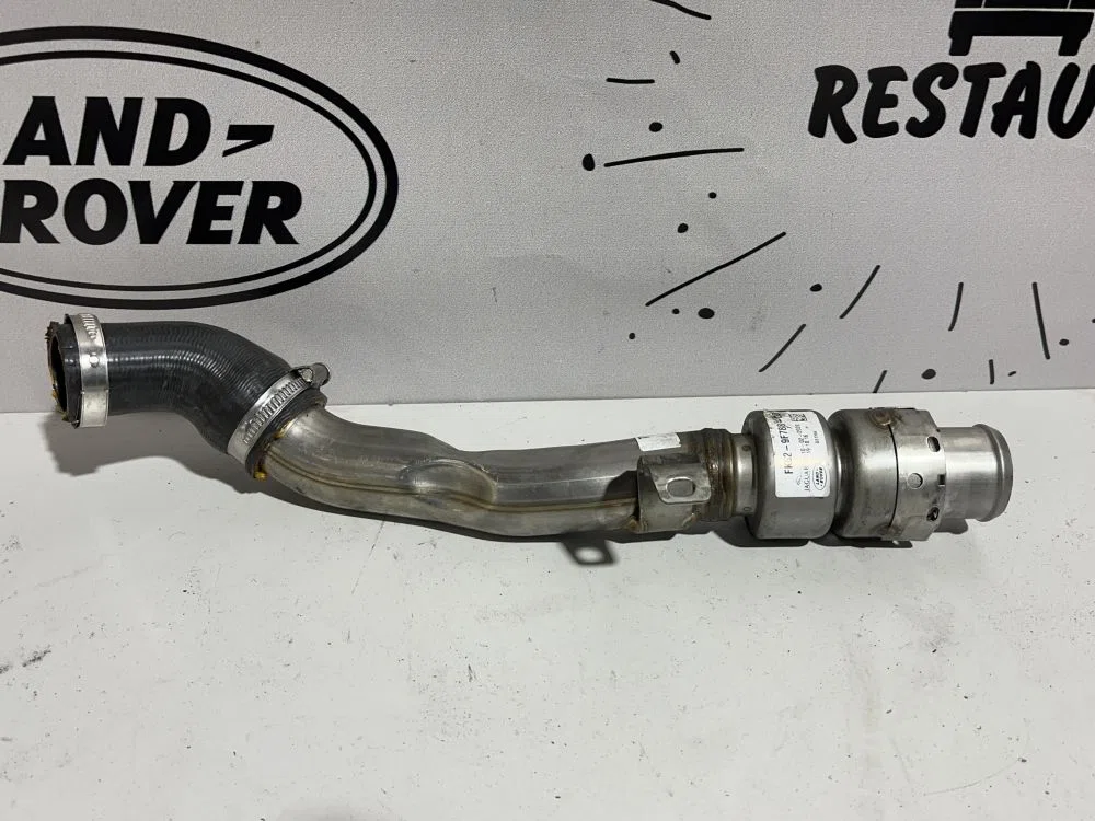 Патрубок интеркулера Land Rover Range Rover IV рестайлинг (2017—2022), фото 1