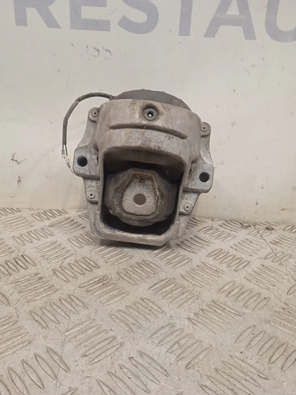 Подушка двигателя Audi A4 B8 (2007—2012), фото 1