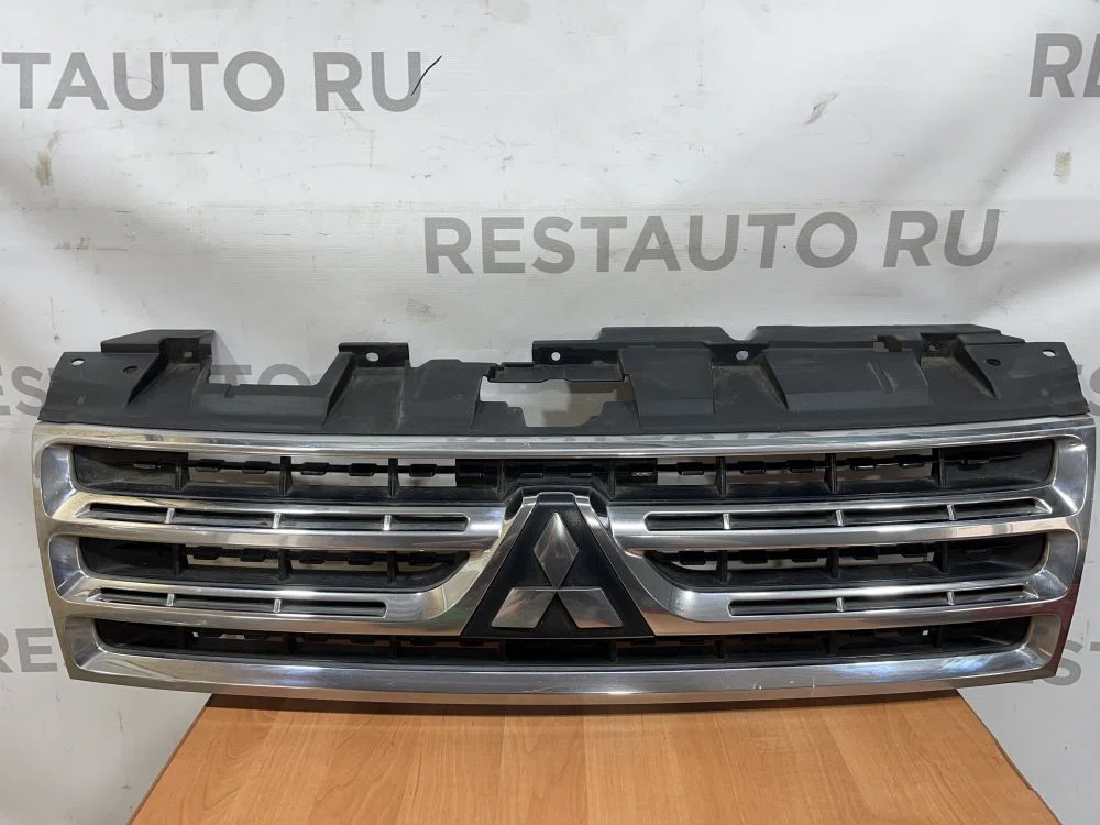Решетка радиатора Mitsubishi Pajero IV (2006—2011), фото 1