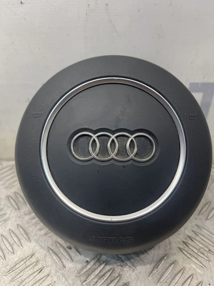 Подушка безопасности в рулевое колесо Audi A4 B8 рестайлинг (2011—2015), фото 1