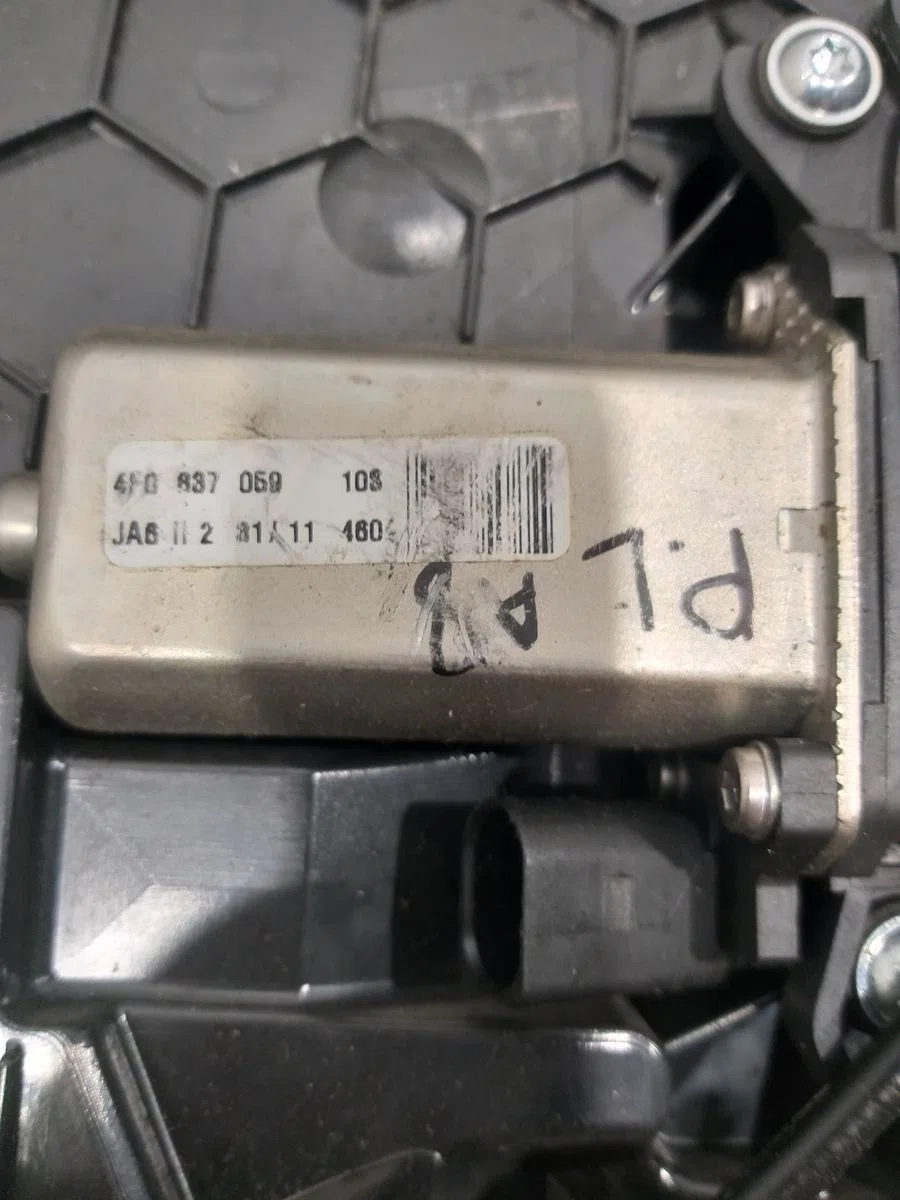 Доводчик двери Audi A8 D4 (2010—2014), фото 1