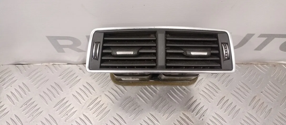 Дефлектор воздушный центральный Audi Q7 4M (2015—2020), фото 1