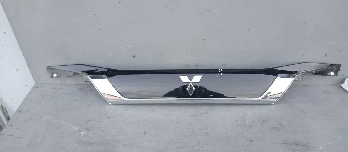 Накладка двери багажника Mitsubishi Outlander III рестайлинг 2 (2015—2018), фото 1