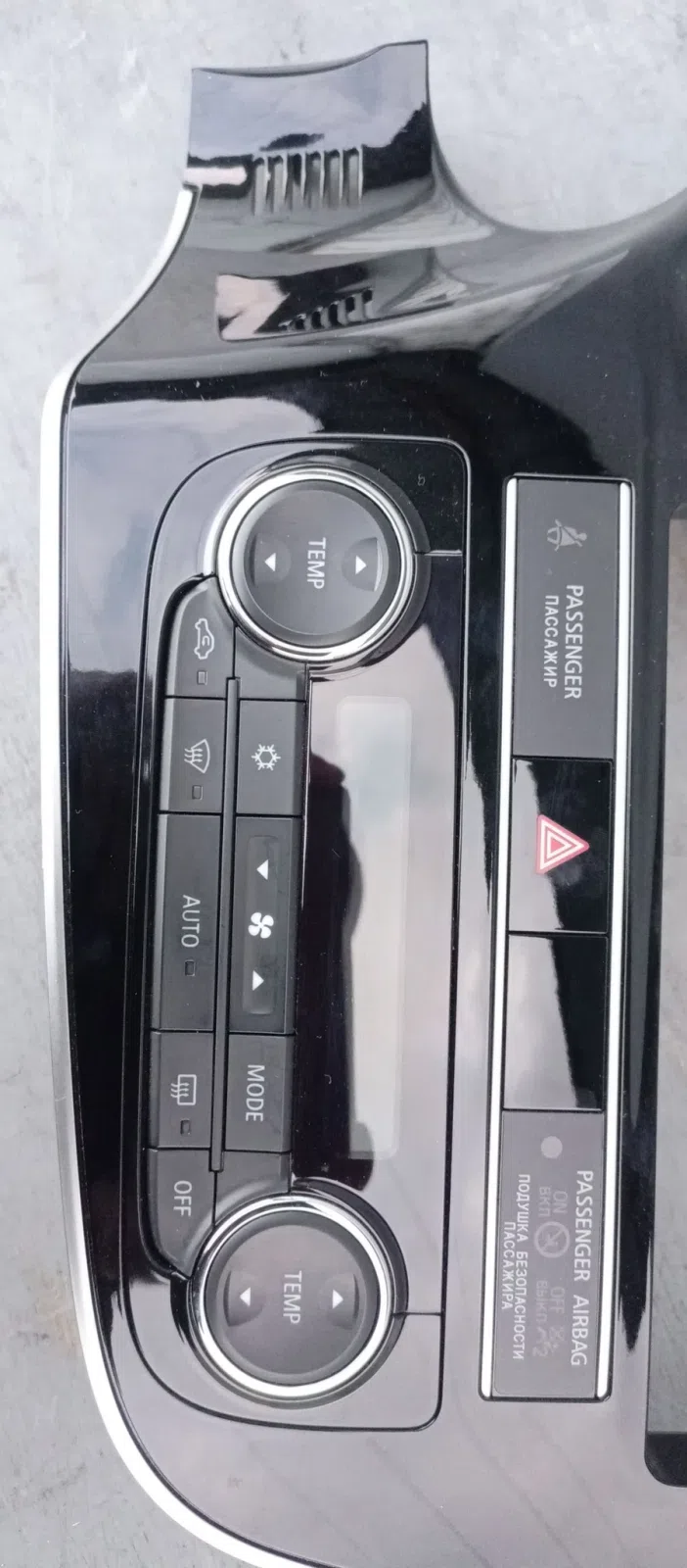 Блок управления климатической установкой Mitsubishi Outlander III рестайлинг 2 (2015—2018), фото 1