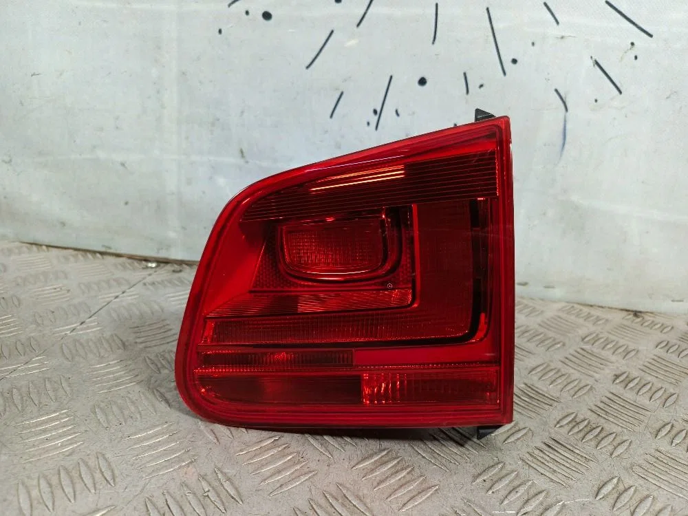 Фонарь задний внутренний правый Volkswagen Tiguan I рестайлинг (2011—2019), фото 1