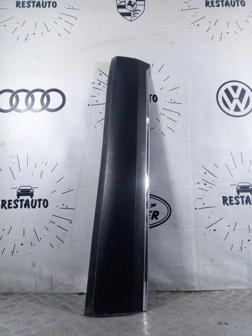 Накладка двери передней левой Volkswagen Teramont I (2017—2021), фото 1