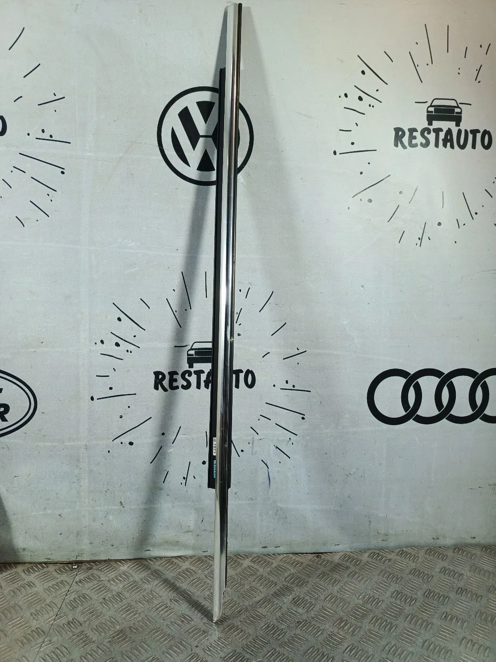 Молдинг стекла двери передней правой Audi A7 I (2010—2014), фото 1