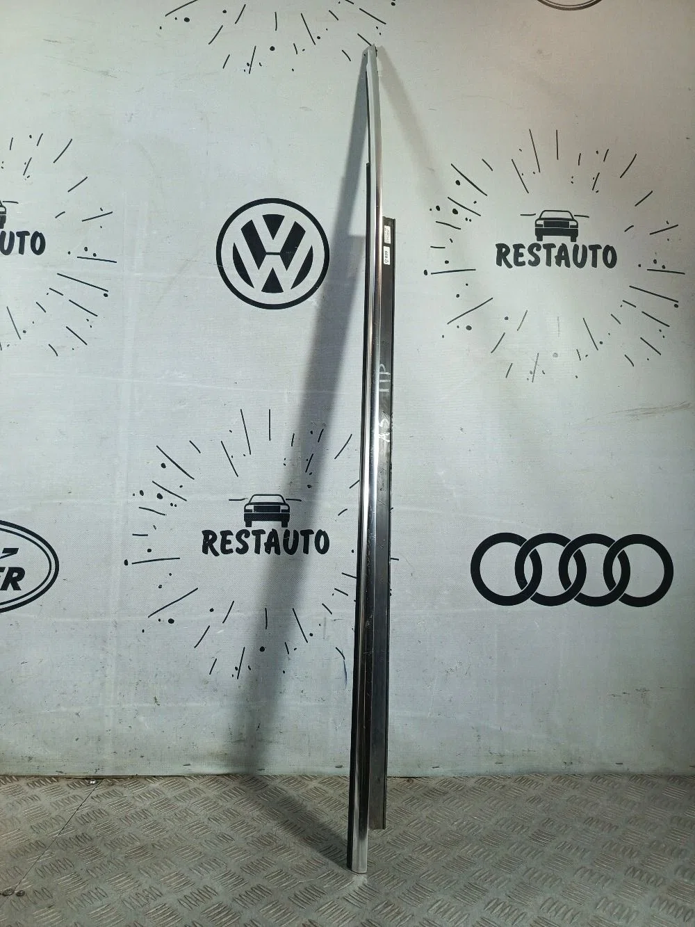 Молдинг стекла двери передней правой Audi A5 I (2007—2011), фото 1