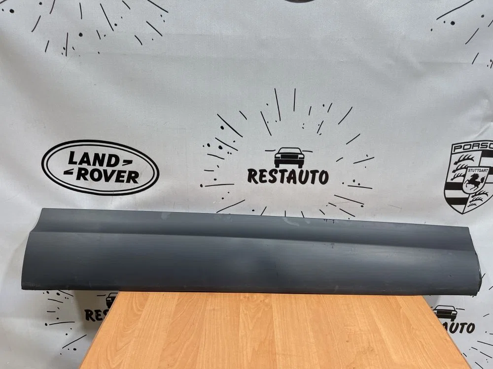 Накладка двери передней правой Land Rover Discovery V (2017—2021), фото 1