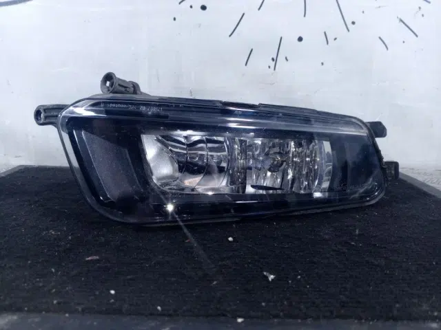 Фара противотуманная правая Volkswagen Sharan II (2010—2015)
