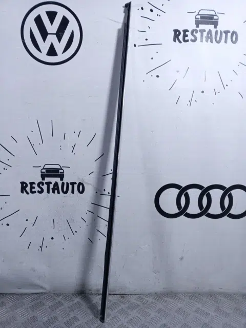 Молдинг стекла двери передний левый Volkswagen Touareg II (2010—2014)
