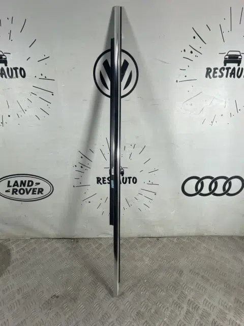 Молдинг стекла  двери передней правой Audi Q5 I (2008—2012)