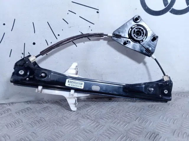 Стеклоподъемник электр. задний правый Volkswagen Jetta VI (2010—2015)