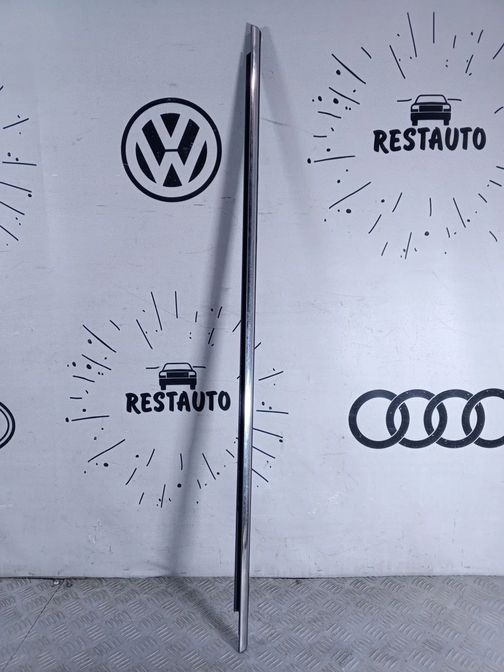Молдинг задней правой двери Volkswagen Teramont I (2017—2021), фото 1