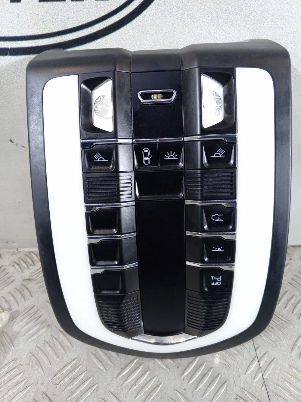 Плафон салонный Porsche Macan S I (2014—2019), фото 1