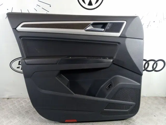 Обшивка двери передней левой Volkswagen Teramont I (2017—2021)