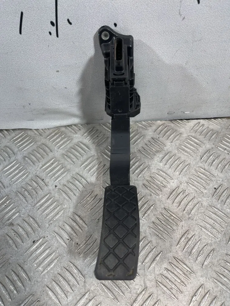 Педаль газа Audi A4 B9 (2015—2020), фото 1