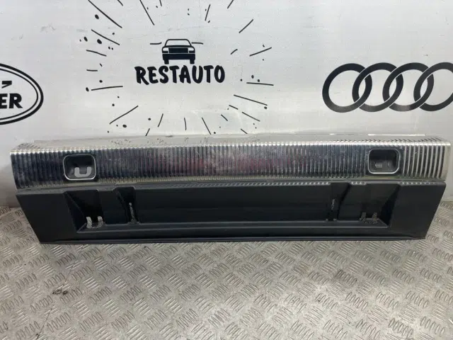 Кожух замка багажника Audi Q3 I (2011—2014)
