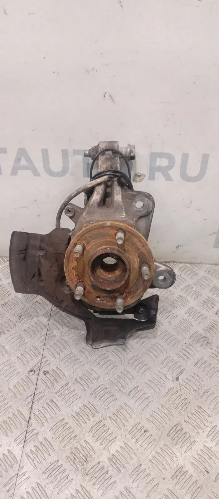 Кулак поворотный передний правый Ford Taurus VI рестайлинг (2012—2019), фото 1