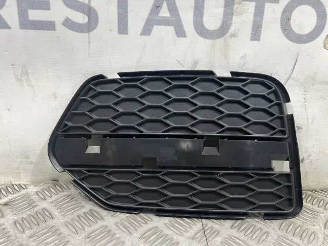 Решетка в бампер левая Audi Q3 I рестайлинг (2014—2018)