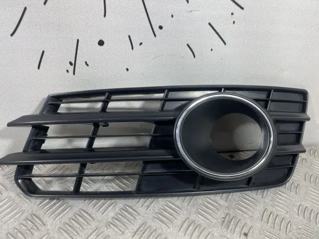 Рамка противотуманной фары левой Audi A7 I (2010—2014)