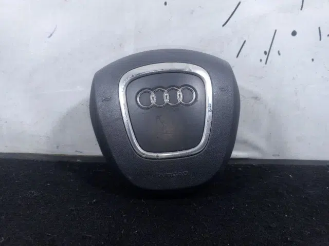 Подушка безопасности в рулевое колесо Audi A4 B8 (2007—2012)