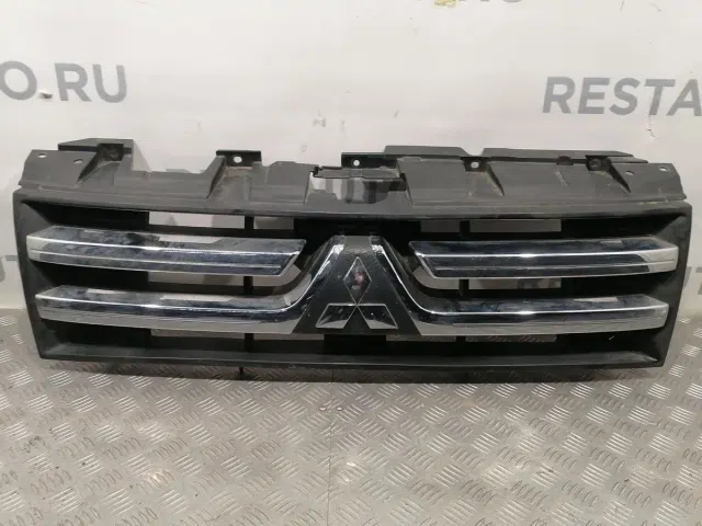 Решетка радиатора Mitsubishi Pajero IV (2006—2011)