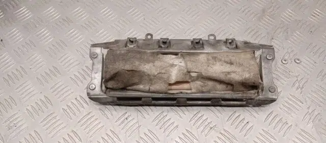Подушка безопасности нижняя (для колен) Toyota Land Cruiser 200 (2007—2012)
