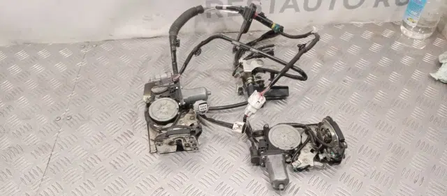 Замок багажника Toyota Land Cruiser 200 (2007—2012)