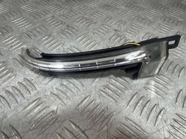 Повторитель в зеркало Audi A4 B8 (2007—2012)