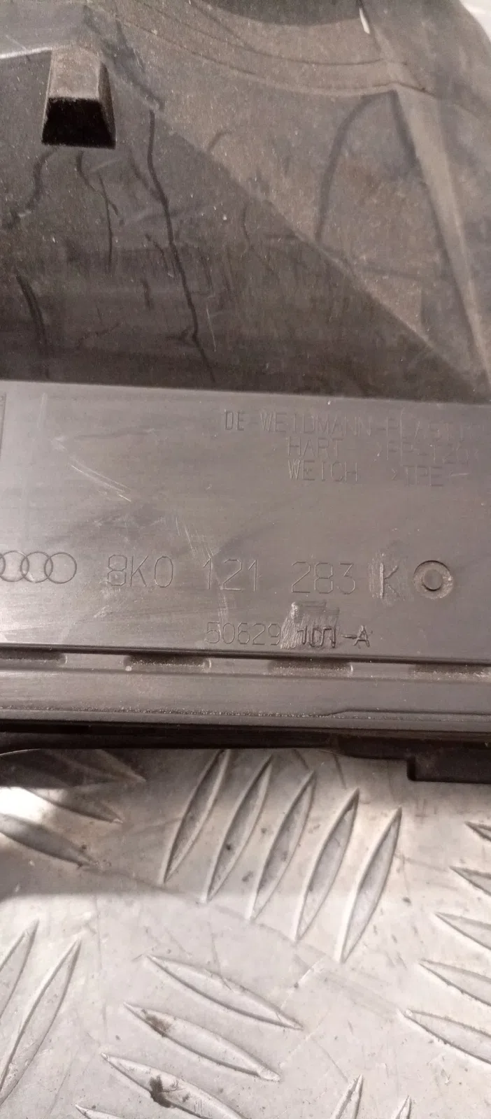 Воздуховод радиатора левый Audi A4 B8 (2007—2012), фото 1